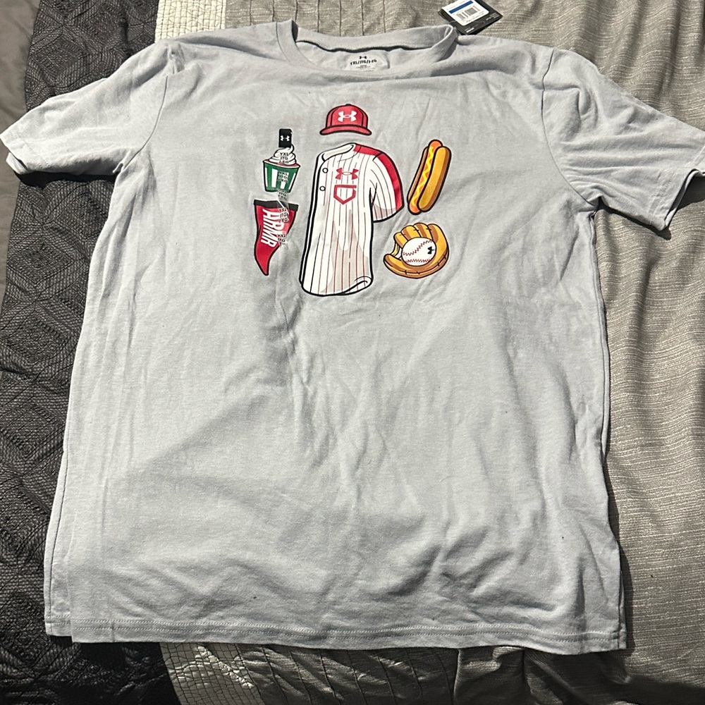 Under Armor Boys size XL tshirt Brand new